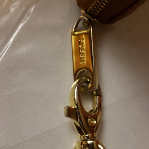 FOSSIL LOGAN ZIP AROUND WRISTLET/CLUTCH - Picture 5 of 8